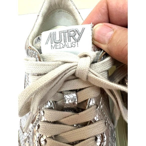 Autry Metalist Low Top Sneaker Metallic Silver Python Flat Form Round Toe SZ 8.5 - Picture 5 of 9